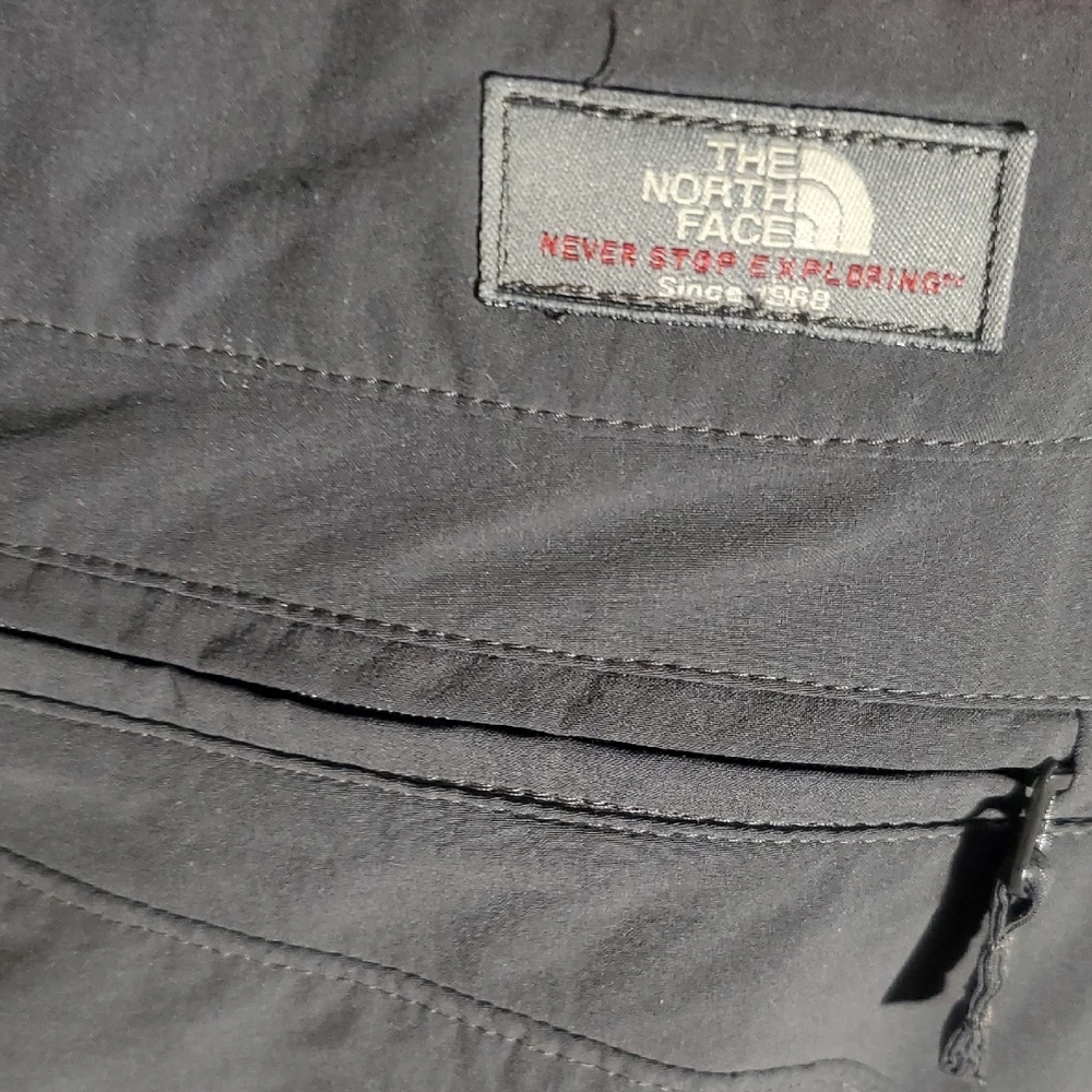 The North Face Men's Black Lightweight Hiking Cargo Pants Size 40